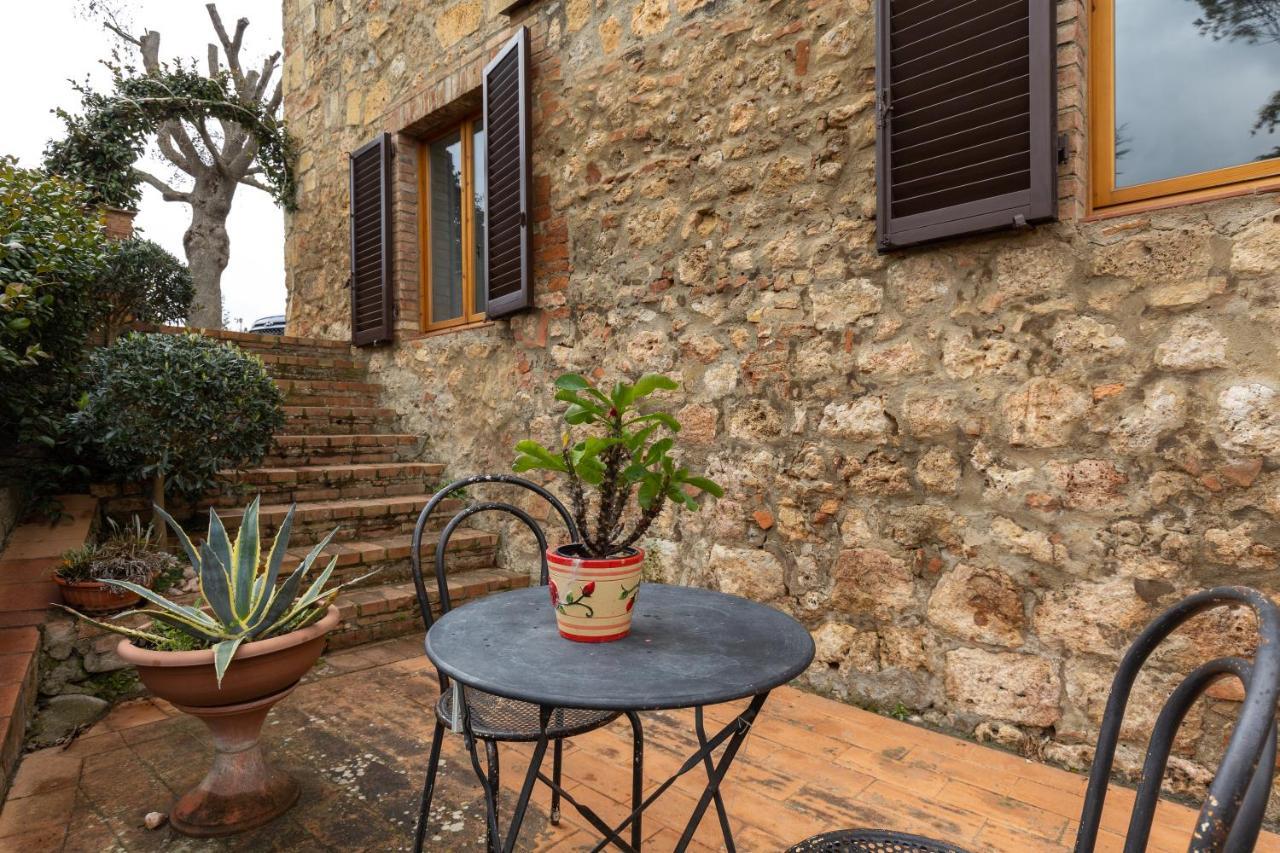 Enchanting Flat With Patio In Abbadia A Isola มอนเตริจโจนี ภายนอก รูปภาพ