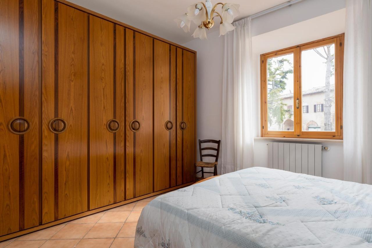 Enchanting Flat With Patio In Abbadia A Isola มอนเตริจโจนี ภายนอก รูปภาพ